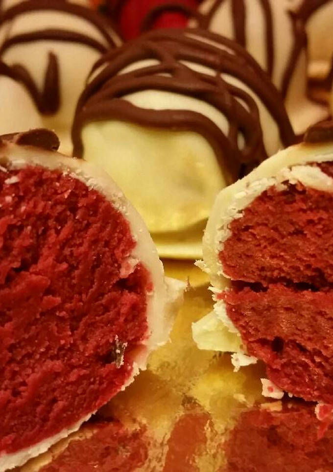 Una foto de Trufas o bombones Red Velvet (Terciopelo Rojo)