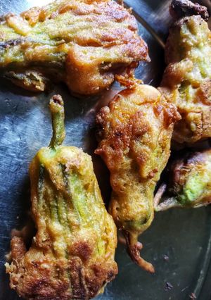 কুমড়ো ফুলের বড়া (kumro fuler bora recipe in Bengali) রেসিপির প্রধান ছবি