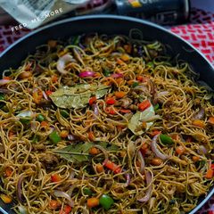 A picture of Beef stir fry pasta.