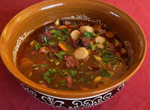 Csülkös-marhás babgulyás csipetkével recept fotója