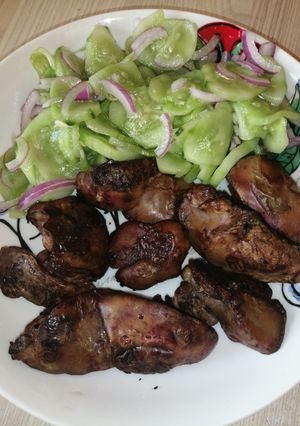 O poză a rețetei Ficăței cu salată de castraveți.