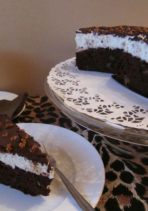 Krokant pöttyös csokitorta túrókrémmel recept fotója