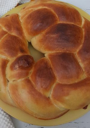 Foto di Corona di pan brioche ripiena di salumi e formaggi