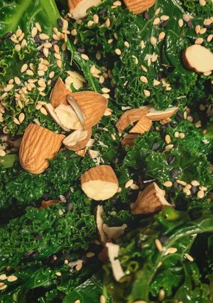 Una foto de Ensalada asiática de kale
