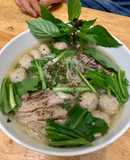 Phở tái nạm bò viên