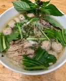 Phở tái nạm bò viên