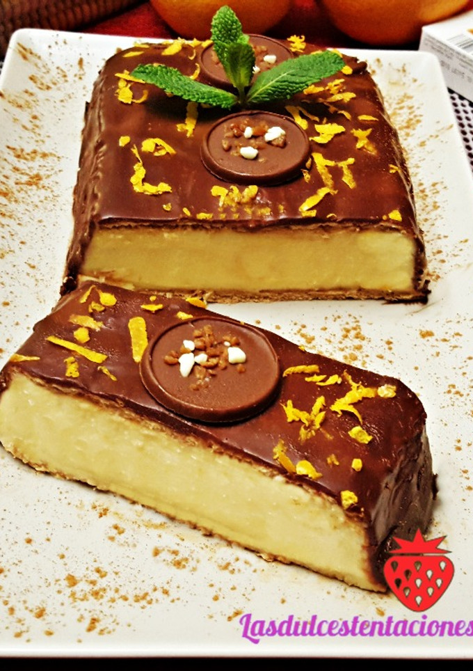 Una foto de Pastel de crema de vainilla y chocolate