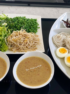 A picture of Rice Noodles with Fish Curry Sauce.