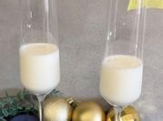 Una foto de sorbete limón cava