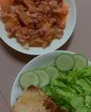 #Bữa trưa [EATCLEAN]-thịt băm sốt cà+bánh mì nguyên cám