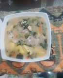 Sopa de trigo con costilla de cerdo y espinacas