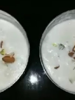 A picture of Dates milkshake.