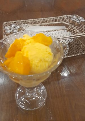 A picture of Mango Ice cream.