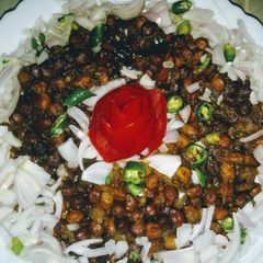 A picture of Kalay chane ki chaat.