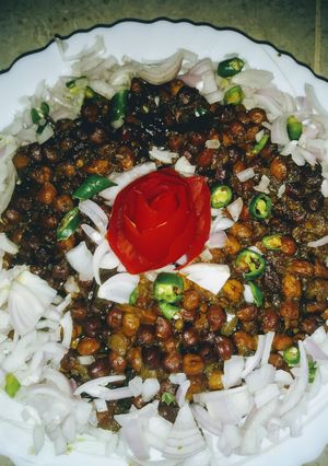 A picture of Kalay chane ki chaat.