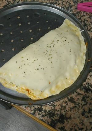 Foto principal de Pizza calzone de verduras y anchoas