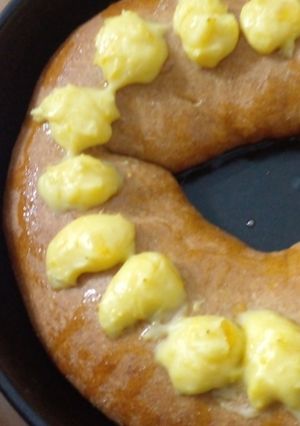 Una foto de Rosca de reyes semi-integral !¡ En amasadora y levado en frío 24hs