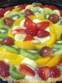 Una foto de Tarta frutal de lujo con crema pastelera!