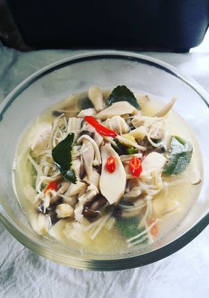 รูปของ ต้มยำรวมเห็ด​ อกไก่​ (น้ำใส)​ คลีน