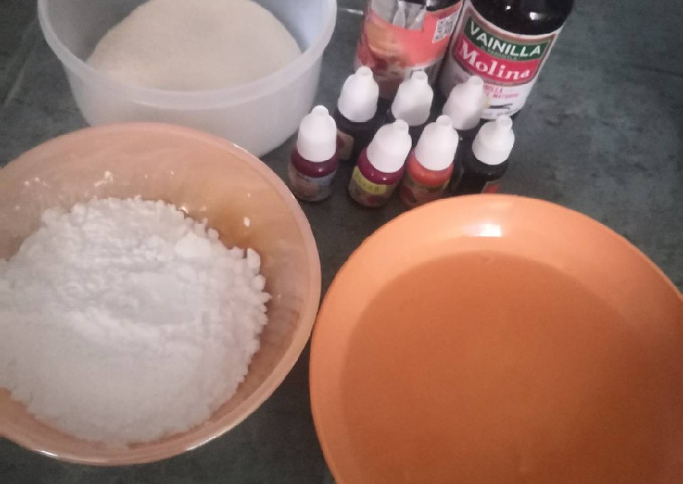 Formas de merengue de vainilla y plátano