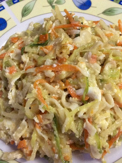 Una foto de Revuelto en juliana con cangrejo 🥕🍳🦀