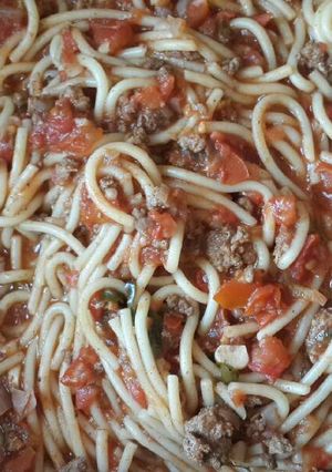 A picture of Fettuccini with meat & basil.