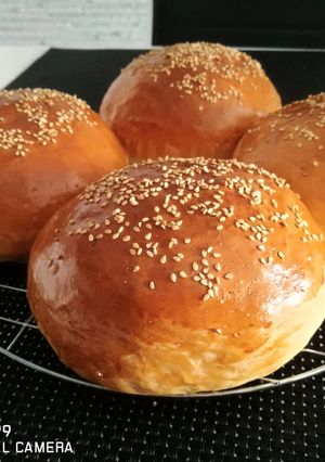 Házi hamburger zsemle és húspogácsa recept fotója