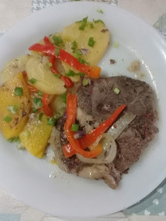 Una foto de Bifes a la criolla