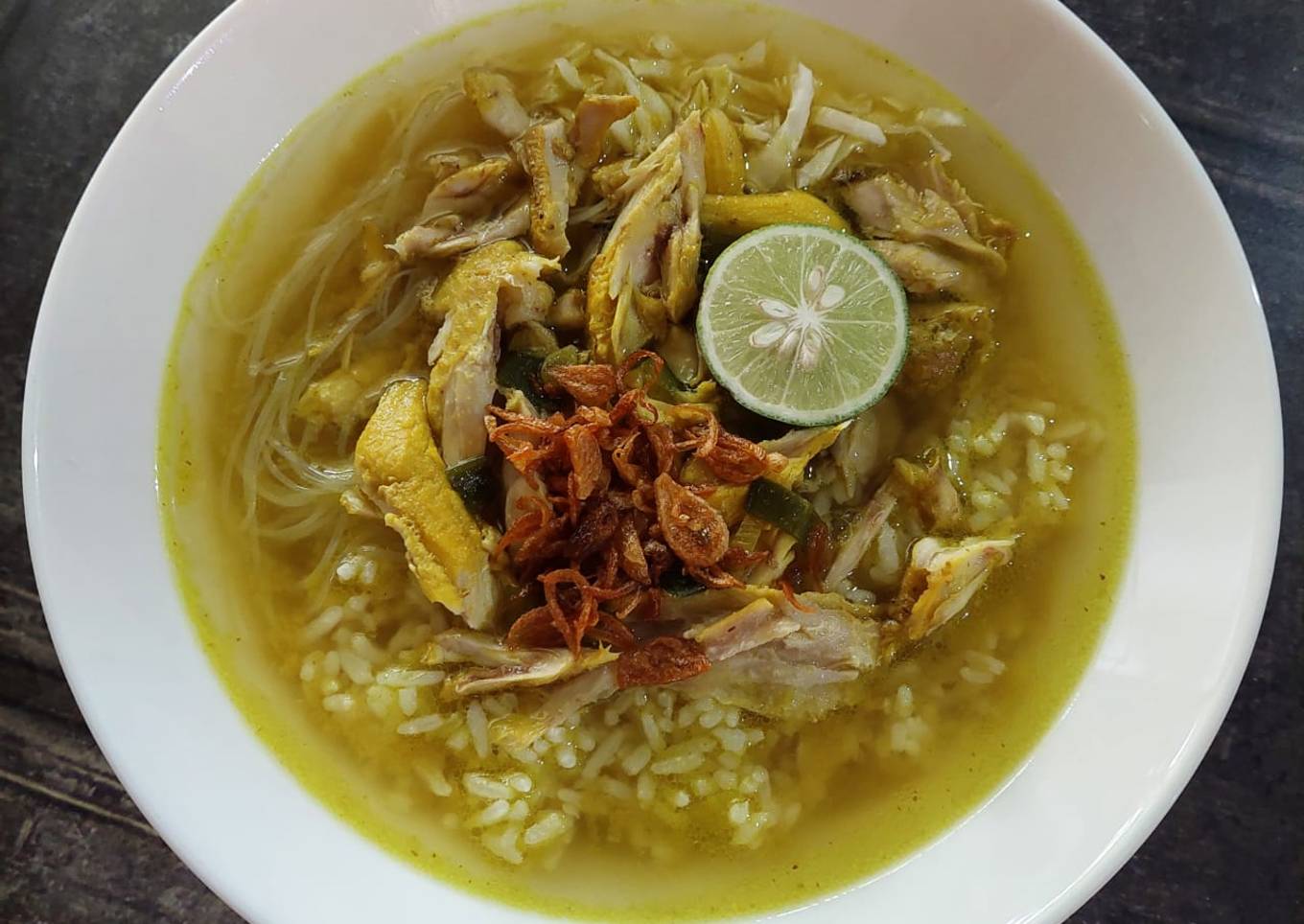 Soto ayam kuah kuning