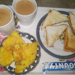 A picture of Bread sweet omlet and chicken sandwiches 😋🥪.