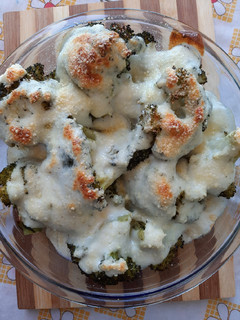 Una foto de Brócoli gratinado con salsa blanca light