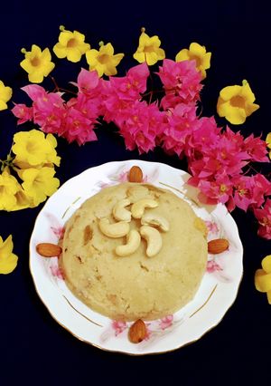 A picture of Shahi Suji Halwa.