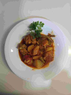 Una foto de Patatas guisadas con costillas. Carmen de Jaén