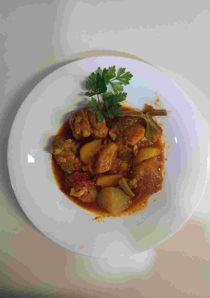 Una foto de Patatas guisadas con costillas. Carmen de Jaén