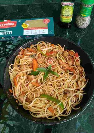 A picture of Spaghetti Pasta Bolognese with Soya and Veggies.