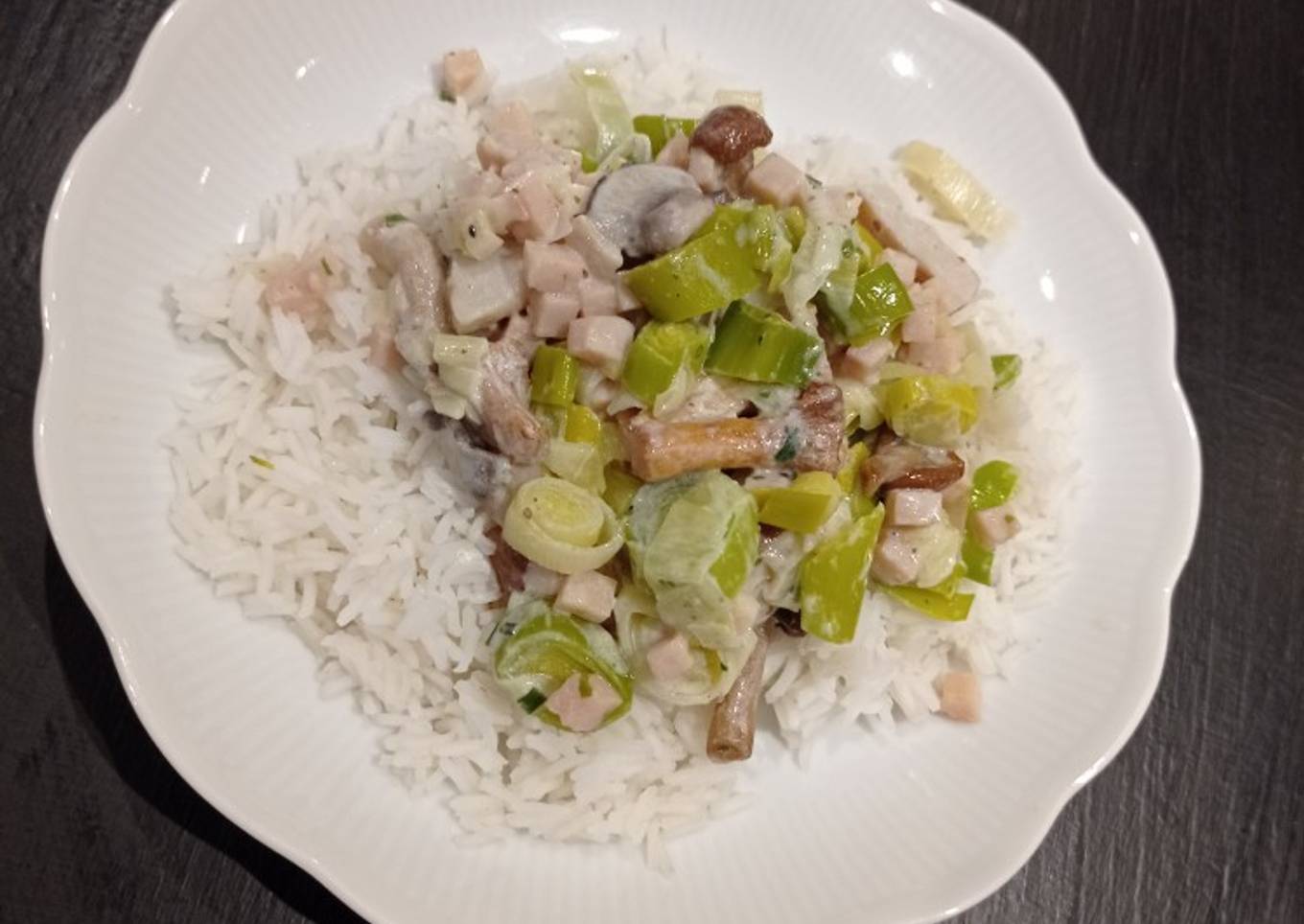 Poêlée de poireaux, champignons et poulet