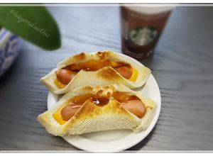 Hình của món Sandwich nướng cùng Xúc xích & Phômai.
