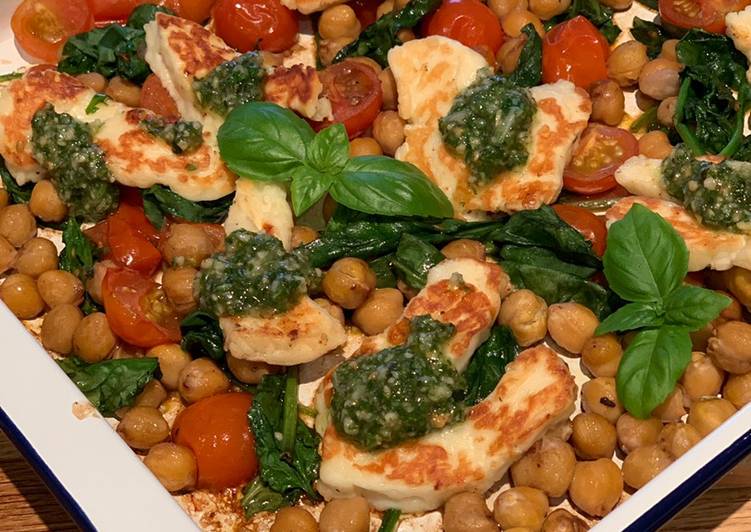 Halloumi with pesto, balsamic tomatoes, spinach and chickpeas