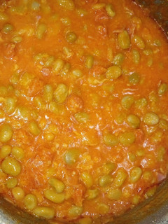 Una foto de Habas con bacon chistorra y patatas