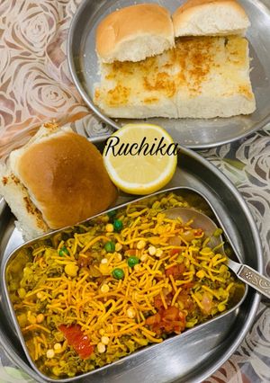 A picture of Misal paav.