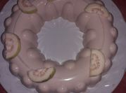 Una foto de gelatina con frutas en almibar