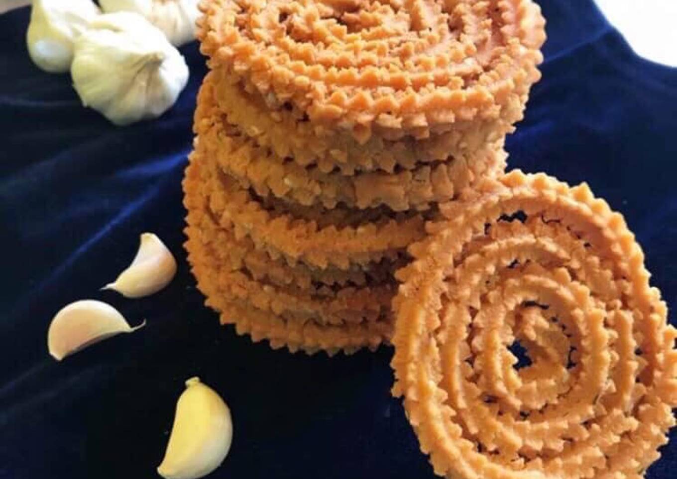 Garlic murukku
