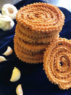 A picture of Garlic murukku.