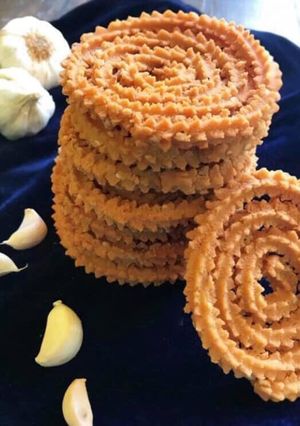 A picture of Garlic murukku.