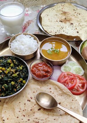 A picture of Lunch Platter (Methi Aloo Matar Sabzi)!!.