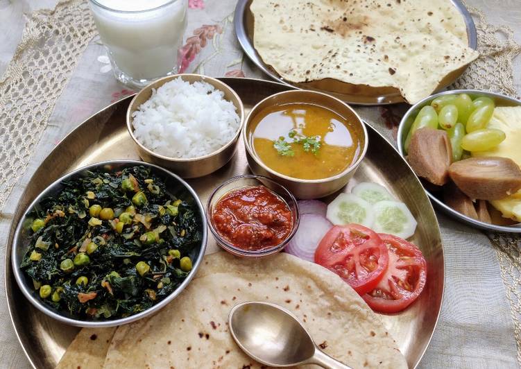 How to Prepare Perfect Lunch Platter (Methi Aloo Matar Sabzi)!!