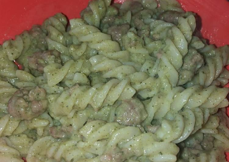 Fusilli con crema di broccolo e salsiccia