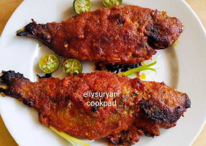 Ikan Ekor Kuning Bakar Plus Madu Pedas dan Yummy