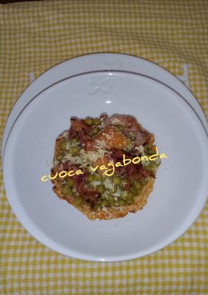 Foto di Riso e Piselli su cialda di Parmigiano Reggiano e Coppata croccante
