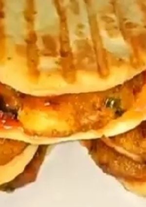 A picture of Kulcha Aloo Patties.